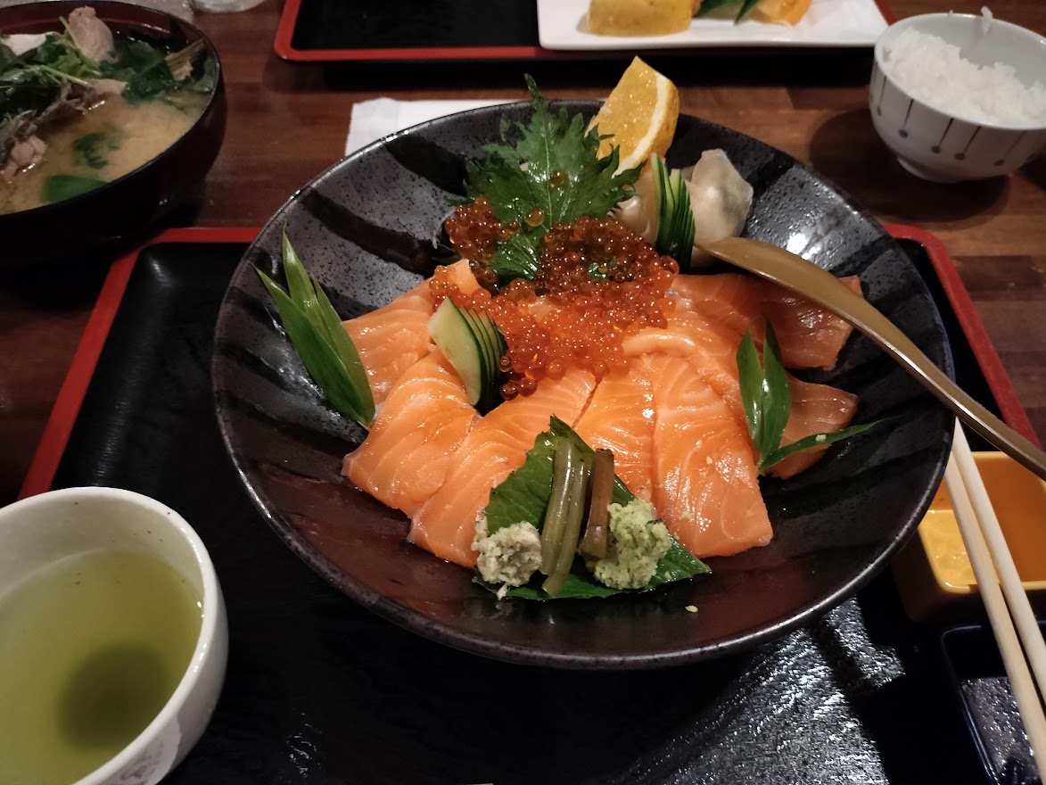サーモンいくら丼